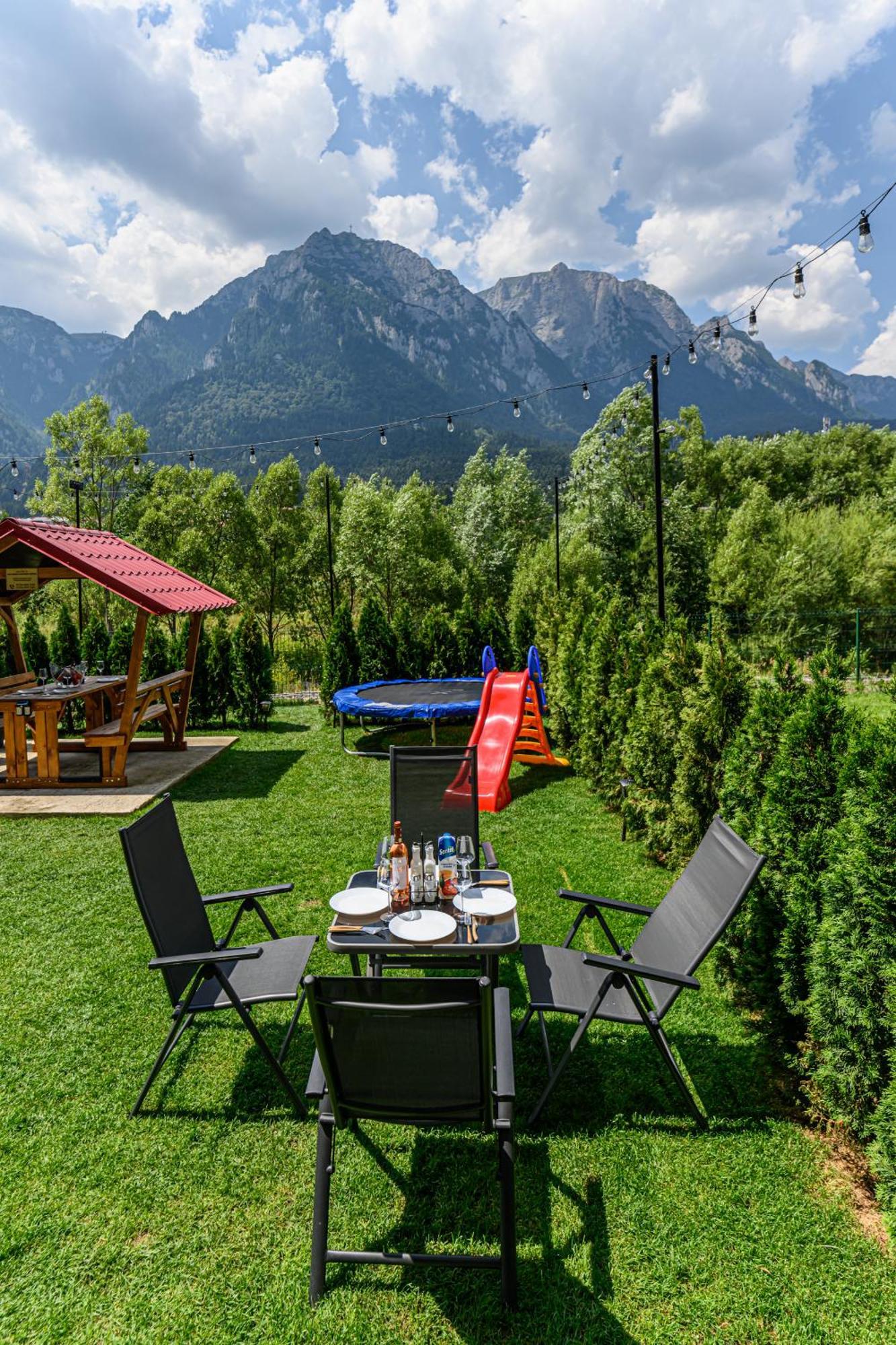 Ama Garden Apartment Busteni Bagian luar foto